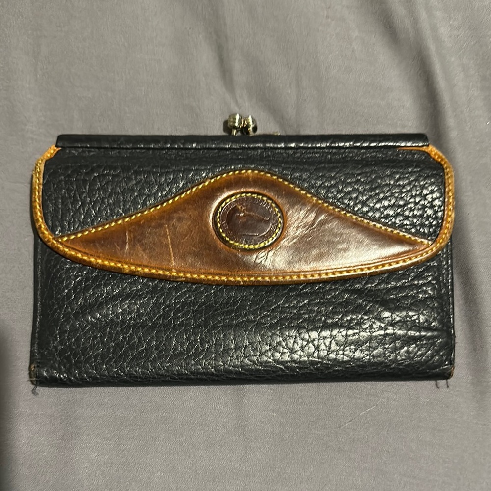 Dooney Burke Women's coin purse/wallet